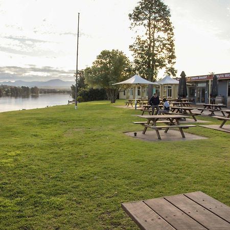 Moruya Waterfront Hotel Motel Exterior photo