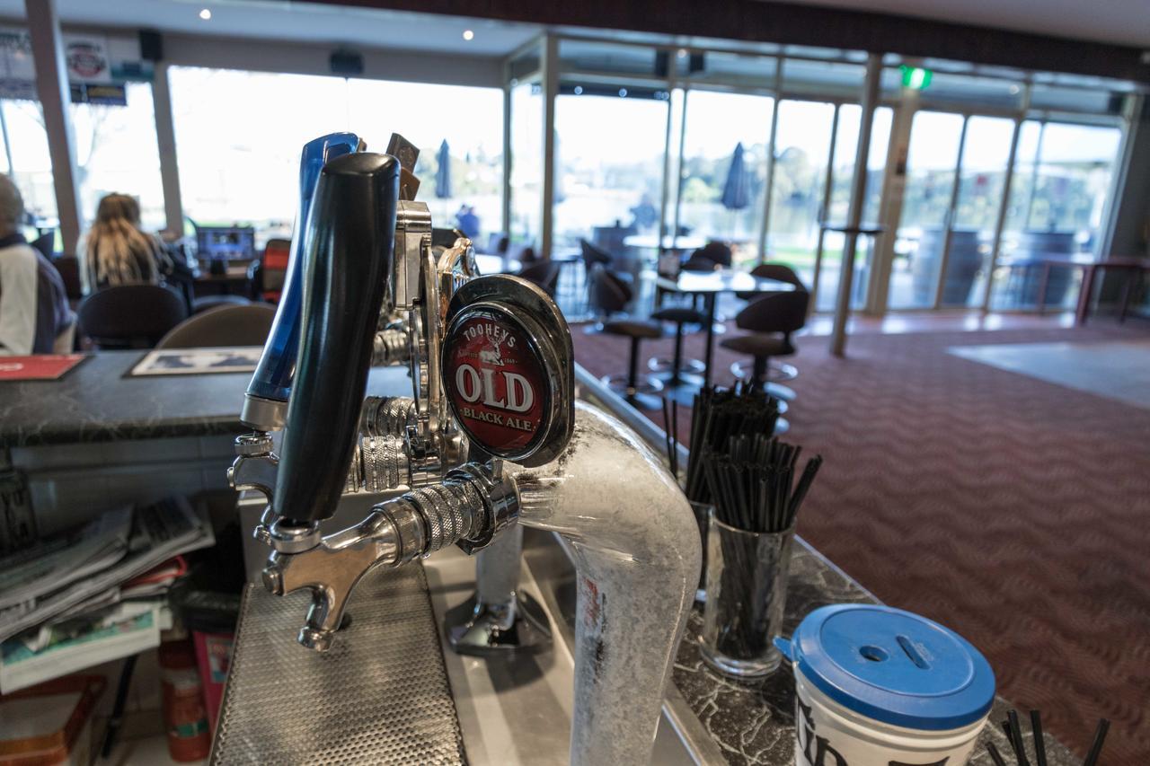 Moruya Waterfront Hotel Motel Exterior photo