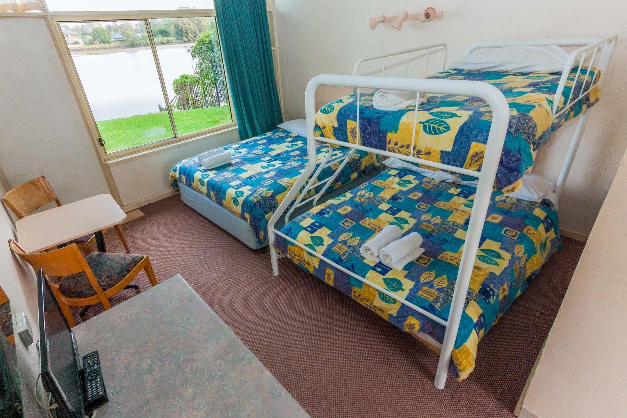 Moruya Waterfront Hotel Motel Exterior photo