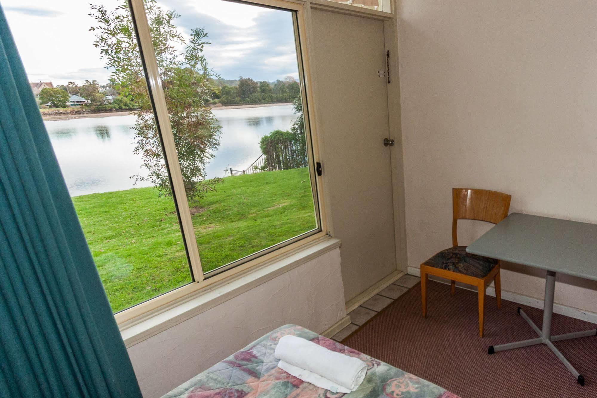 Moruya Waterfront Hotel Motel Exterior photo